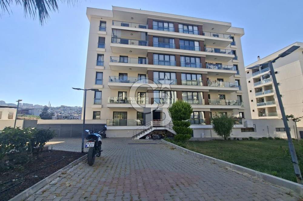 Vizyon 35 Sitesinde Havuzlu Ebeveyn Banyolu Satılık 3+1 Daire