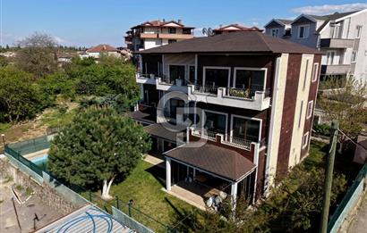 CB ENVOY Gölcük Saraylı'da Deniz Manzaralı 5+1 Tripleks Villa