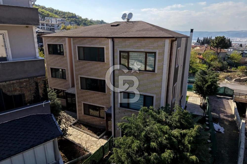 CB ENVOY Gölcük Saraylı'da Deniz Manzaralı 5+1 Tripleks Villa