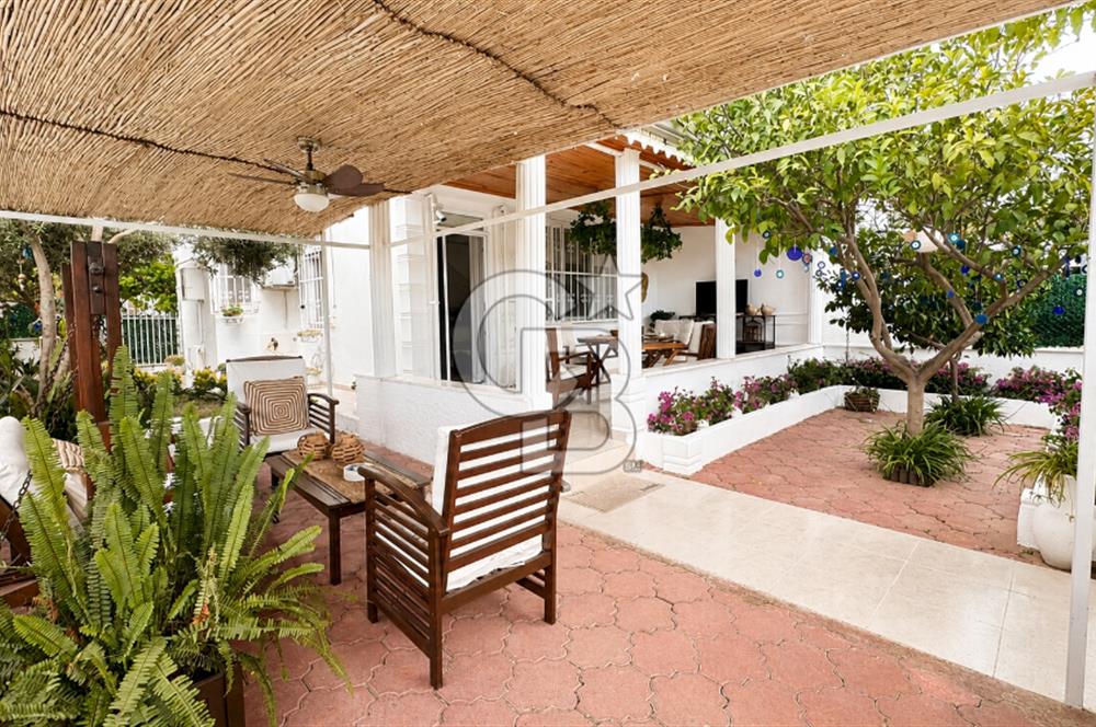 Bahçeli Müstakil Villa | 4+1 Tripleks | Land of Legends'a 1 Km