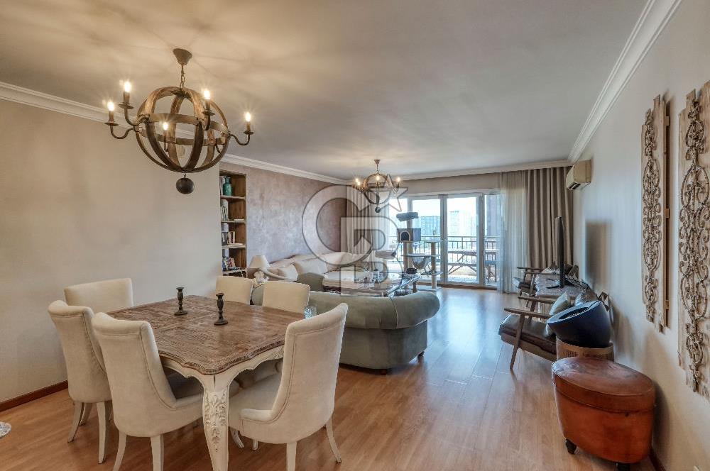 Karşıyaka Soyak Mavişehir'de Satılık 4+1 Güney Cephe Daire