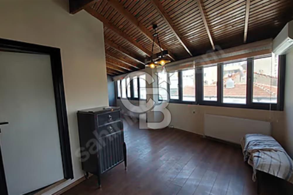 KARŞIYAKA'DA DENİZ MANZARALI ÇİFT BANYO ÇİFT SALONLU DUBLEX 4+2