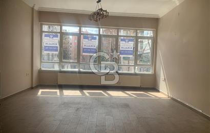 MALTEPE METROSU YANI GMK BILVARINDA TERASLI KİRALIK OFİS