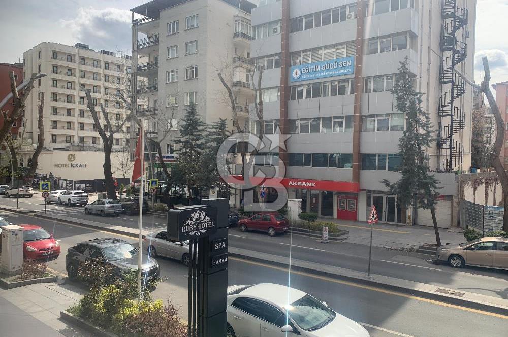 MALTEPE METROSU YANI GMK BILVARINDA TERASLI KİRALIK OFİS