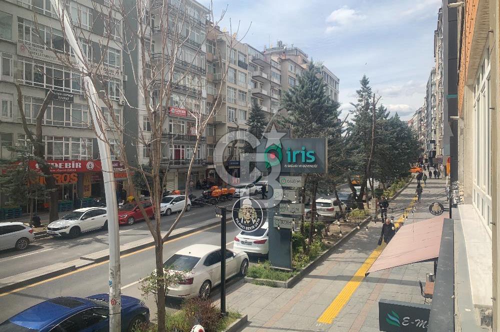 MALTEPE METROSU YANI GMK BILVARINDA TERASLI KİRALIK OFİS