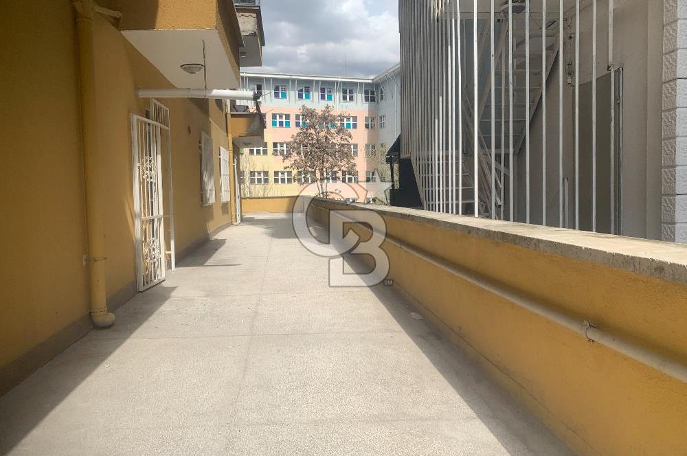 MALTEPE METROSU YANI GMK BILVARINDA TERASLI KİRALIK OFİS