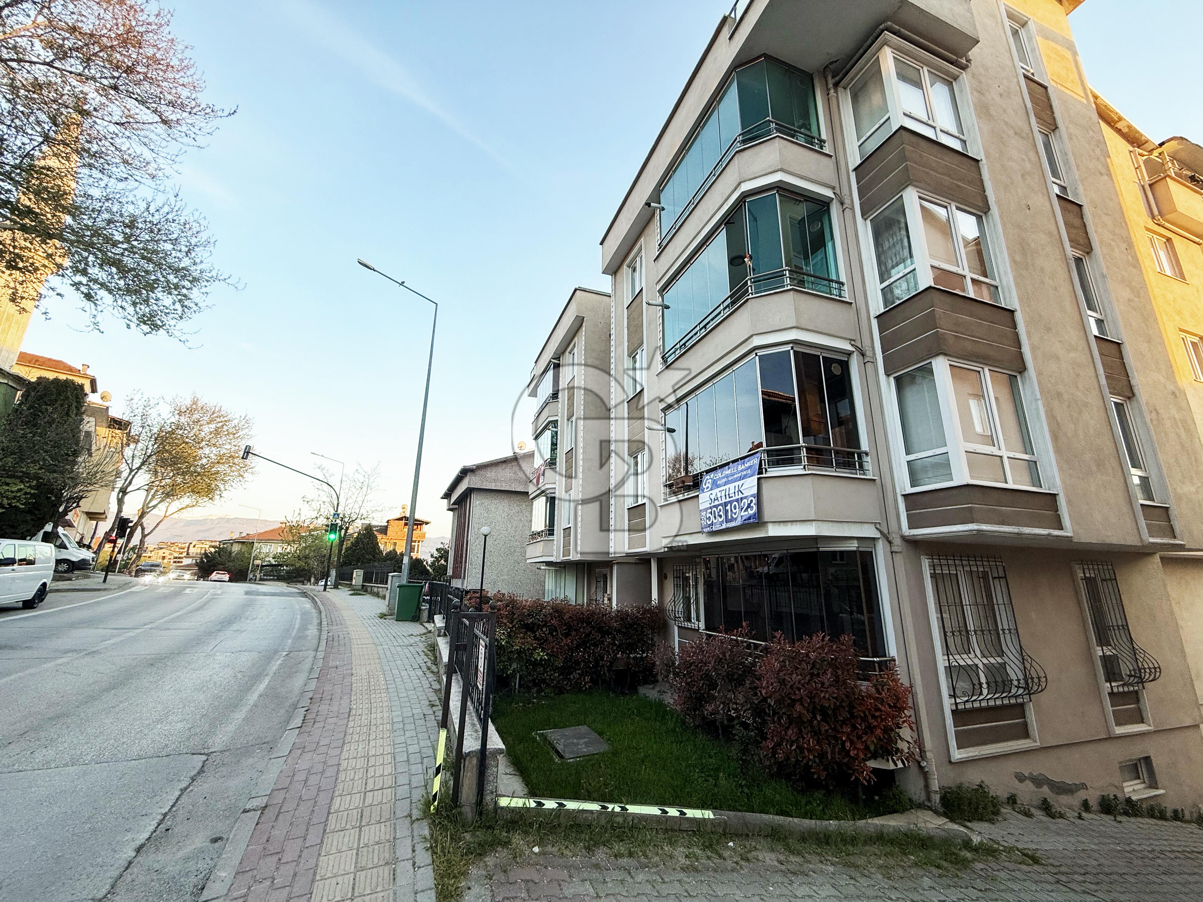 AKPINAR MAHALLESİ’NDE SİTE İÇİNDE SATILIK GENİŞ 3+1 DAİRE