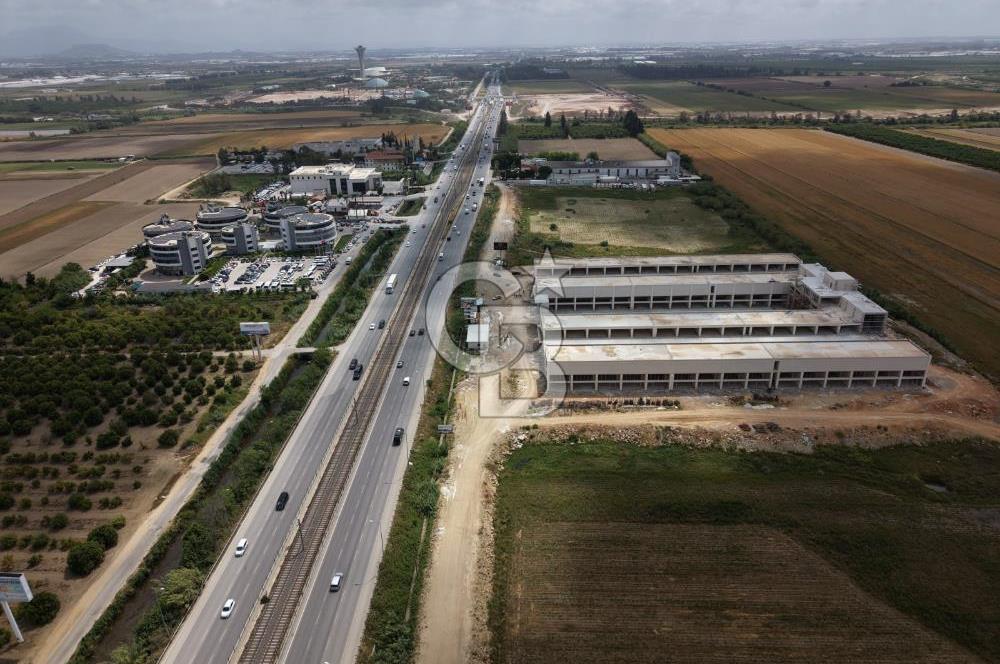 ANTALYA OTONOMİDE ARAÇ TAKASINA UYGUN SATILIK DÜKKAN/İŞ MERKEZİ