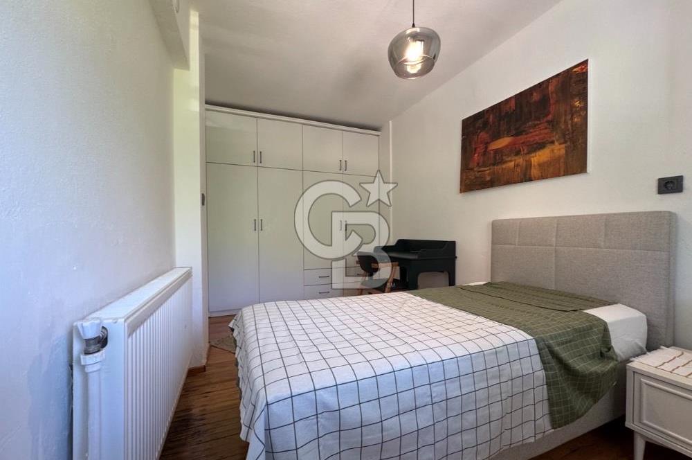 Çeşme çiftlik köy yakını havuzlu site içinde denize yakın villa