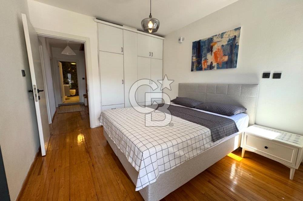 Çeşme çiftlik köy yakını havuzlu site içinde denize yakın villa