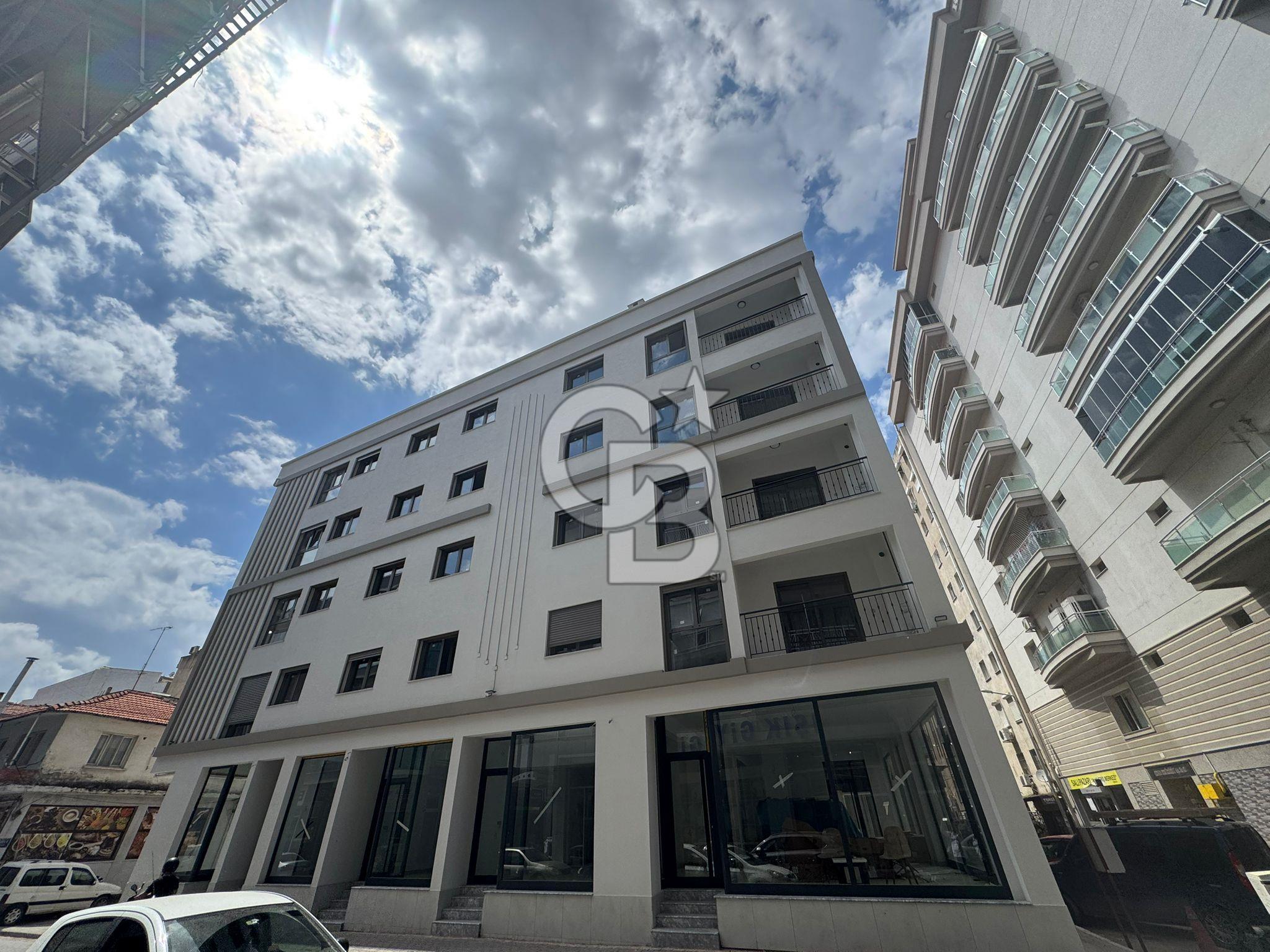 KARŞIYAKA ŞEMİKLER'DE ÖN CEPHE MÜKEMMEL KONUM DA 0 2+1 DAİRE