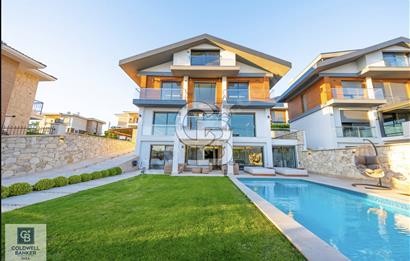 Güzelbahçe'de Satılık 5+2 Müstakil Villa (Eşyalı, Havuzlu)