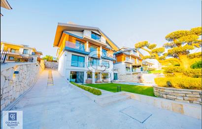 Güzelbahçe'de Satılık 5+2 Müstakil Villa (Eşyalı, Havuzlu)