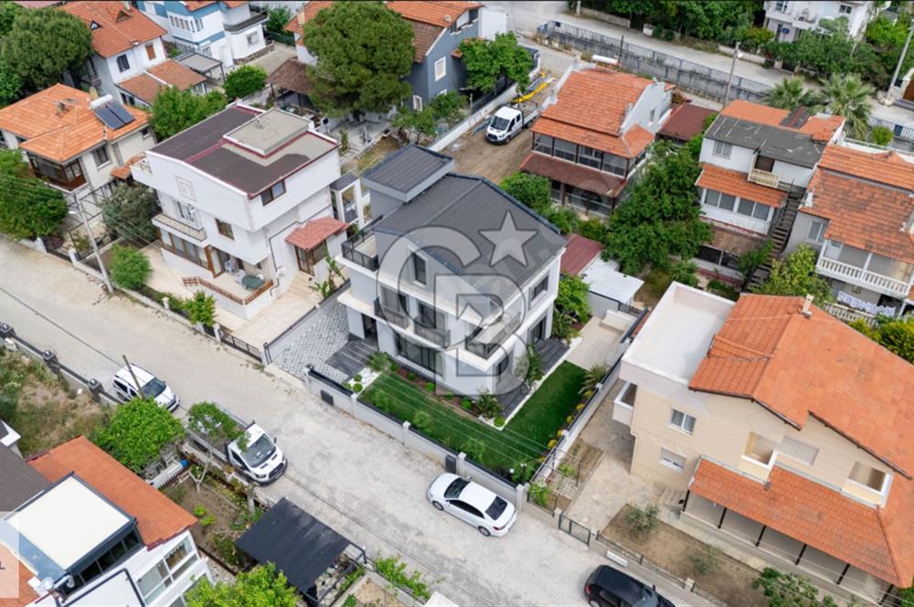 URLADA DENİZE YÜRÜME MESAFESİNDE SIFIR SATILIK MÜSTAKİL VİLLA