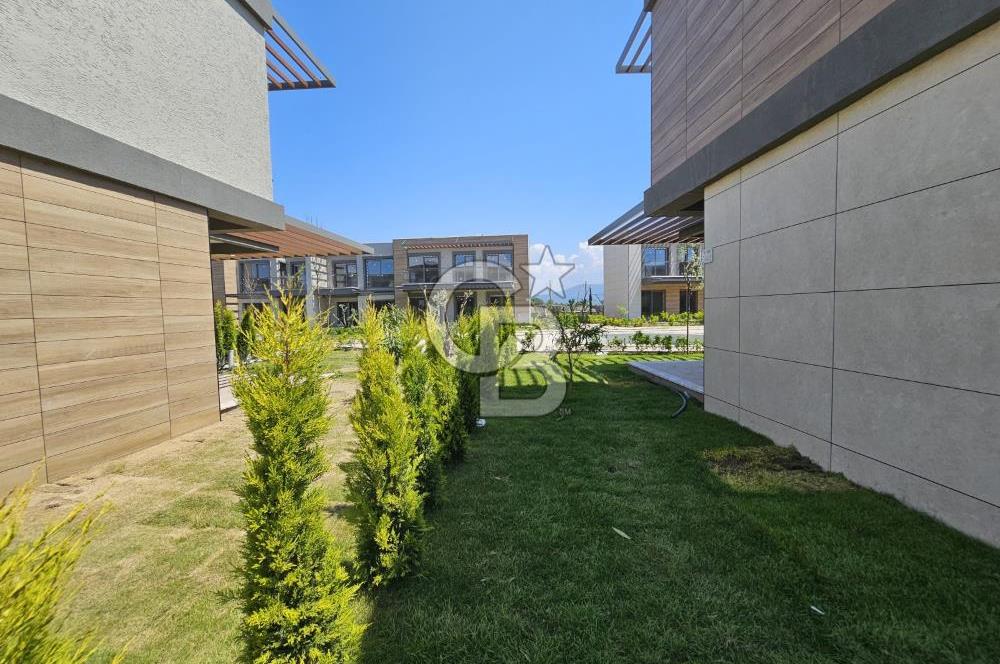 Altınova'da Havuzlu Sitede Kiralık 3+1 Dubleks