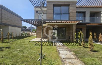Altınova'da Havuzlu Sitede Kiralık 3+1 Dubleks