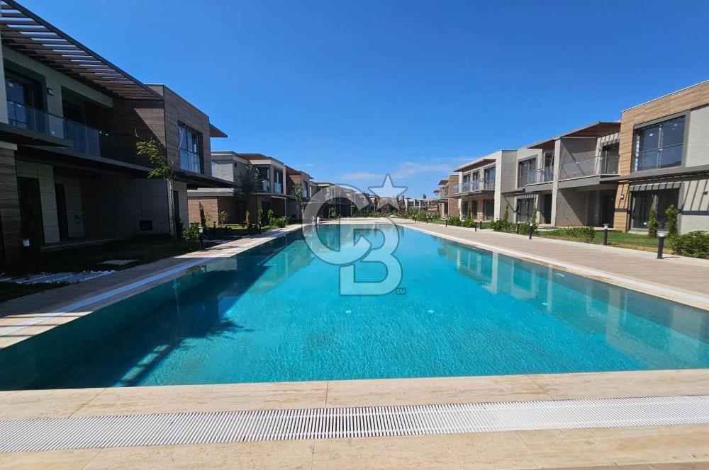 Altınova'da Havuzlu Sitede Kiralık 3+1 Dubleks