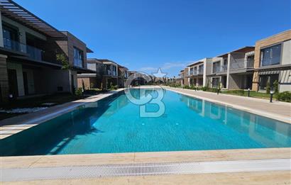Altınova'da Havuzlu Sitede Kiralık 3+1 Dubleks