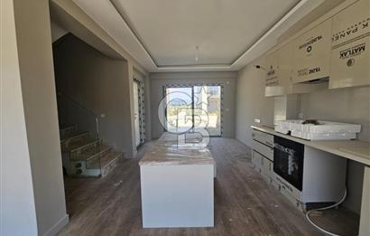 Altınova'da Havuzlu Sitede Kiralık 3+1 Dubleks
