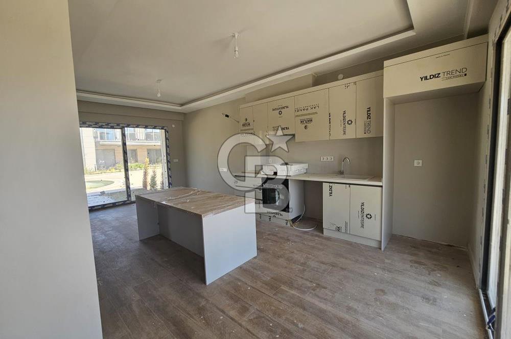 Altınova'da Havuzlu Sitede Kiralık 3+1 Dubleks