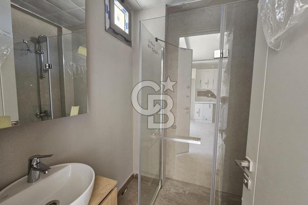 Altınova'da Havuzlu Sitede Kiralık 3+1 Dubleks