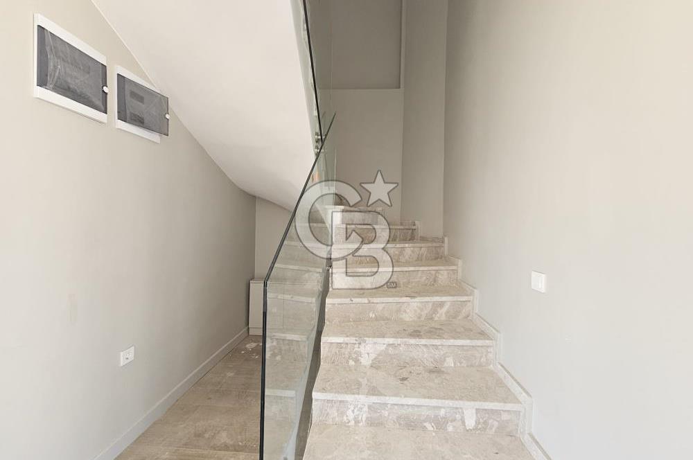 Altınova'da Havuzlu Sitede Kiralık 3+1 Dubleks