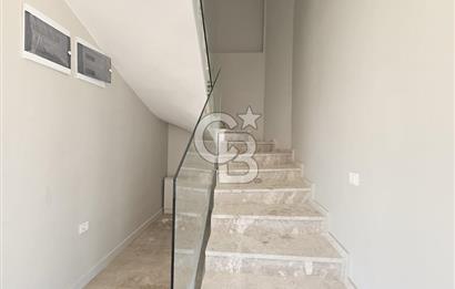 Altınova'da Havuzlu Sitede Kiralık 3+1 Dubleks
