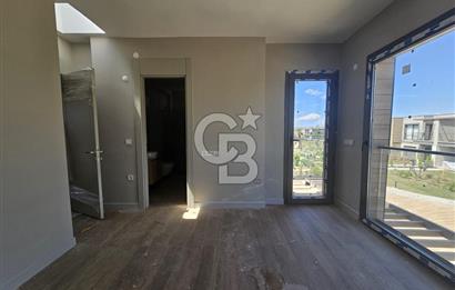 Altınova'da Havuzlu Sitede Kiralık 3+1 Dubleks