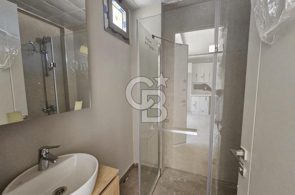 Altınova'da Havuzlu Sitede Kiralık 3+1 Dubleks