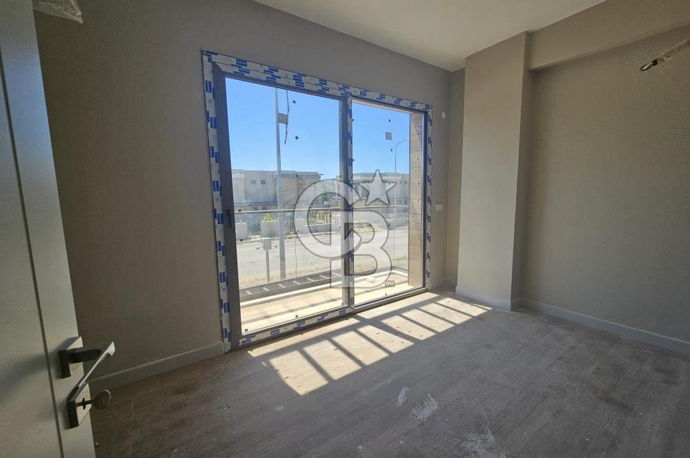 Altınova'da Havuzlu Sitede Kiralık 3+1 Dubleks