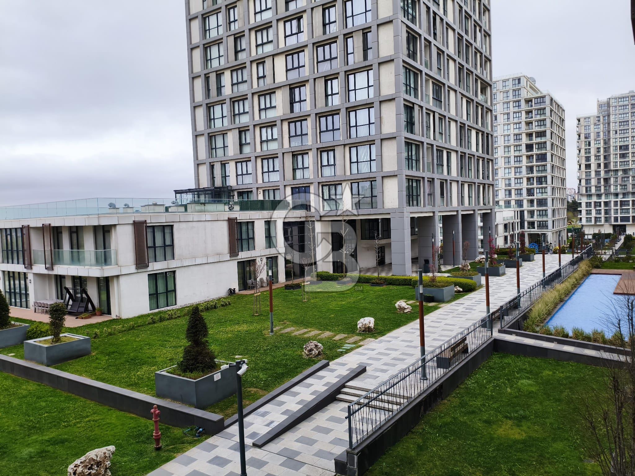 AKZİRVE STRADA 1. ETAP'TA, MANZARALI 1+1 Satılık
