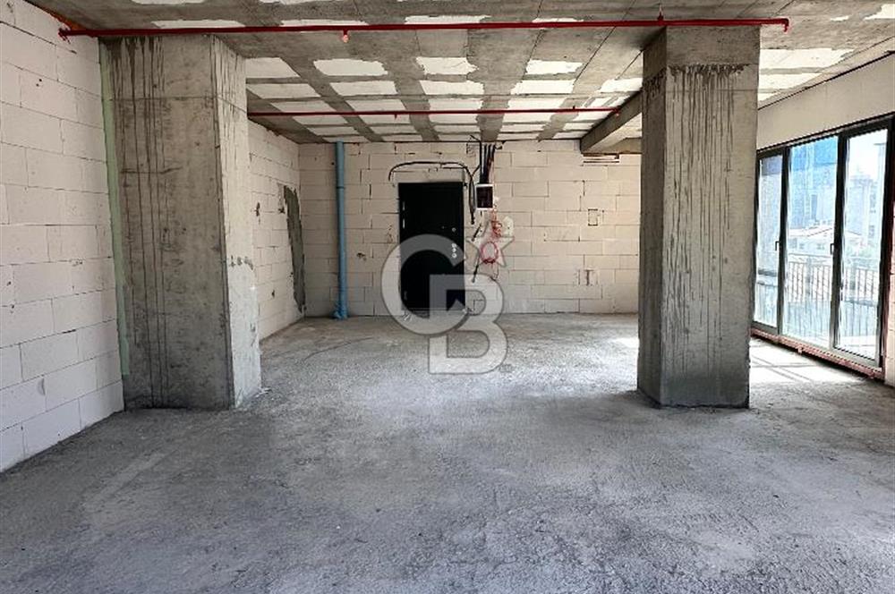 Batı Ataşehir Otto Barbaros’ta Teraslı Kiralık Ofis 