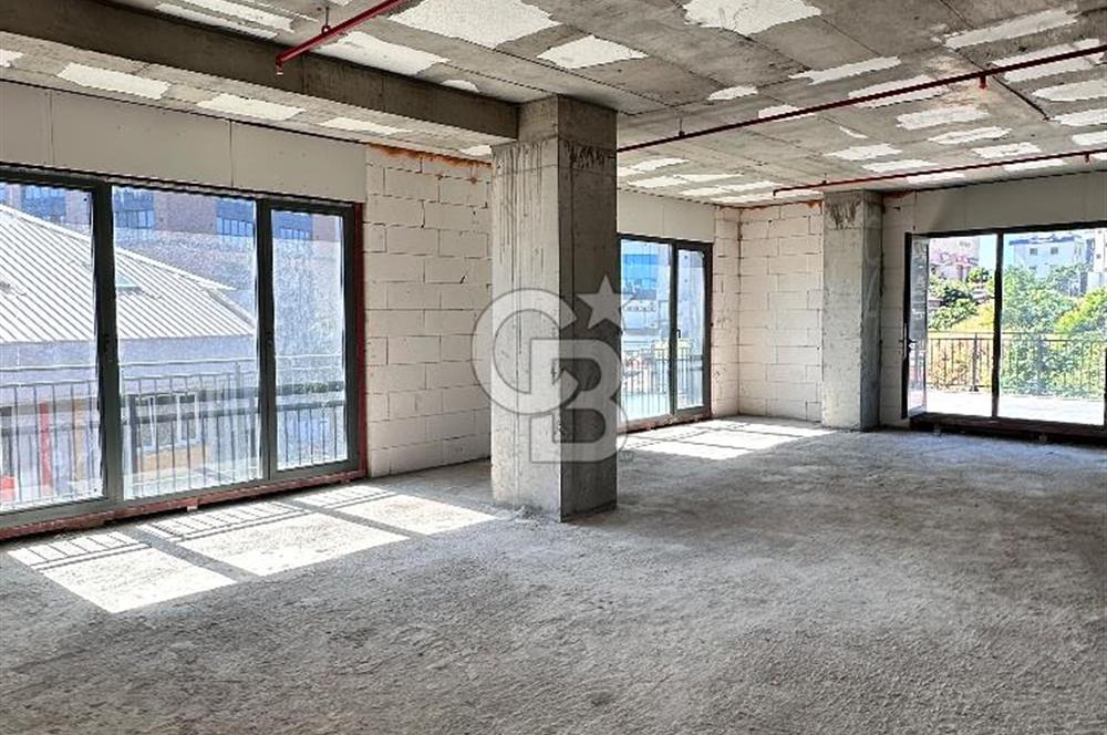 Batı Ataşehir Otto Barbaros’ta Teraslı Kiralık Ofis 