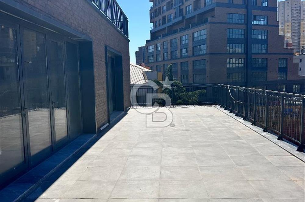 Batı Ataşehir Otto Barbaros’ta Teraslı Kiralık Ofis 