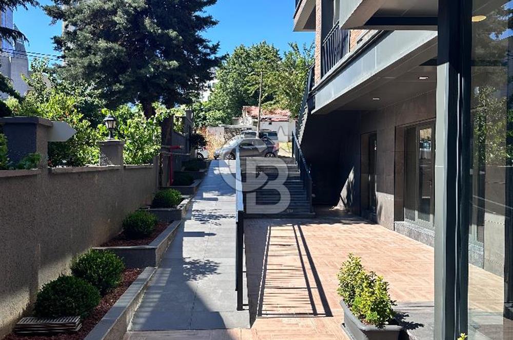 Batı Ataşehir Otto Barbaros’ta Teraslı Kiralık Ofis 