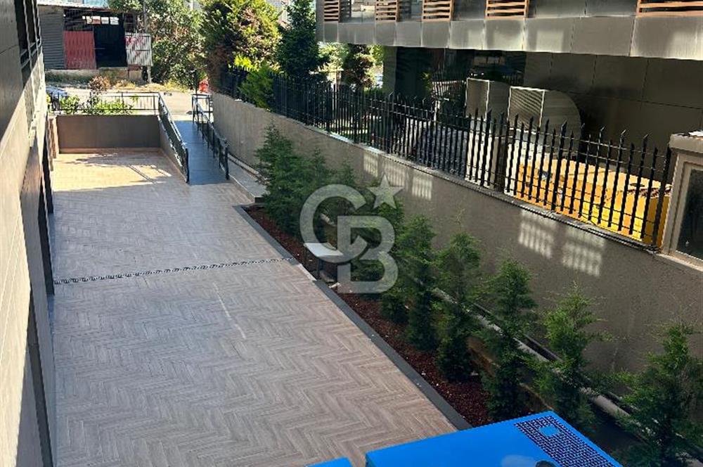 Batı Ataşehir Otto Barbaros’ta Teraslı Kiralık Ofis 