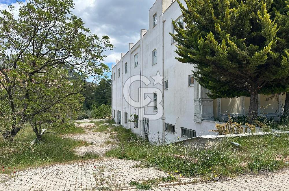 ANTALYA KUMLUCA BELEN'DE ANAYOL ÜZERİ SATILIK TİCARİ İMARLI BİNA
