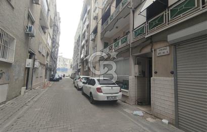 KARŞIYAKA ALAYBEY'DE; TUVALETİ OLAN, SAHİLE YAKIN SATILIK DÜKKAN