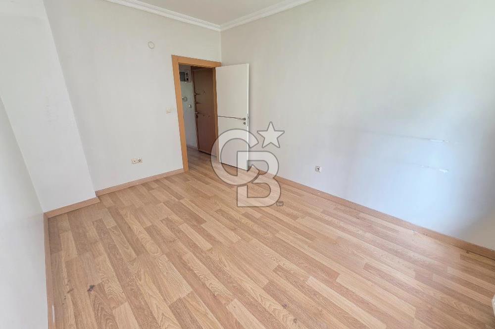 Şerifalide Site içerisinde Geniş ve Ferah Satılık 1+1 Daire