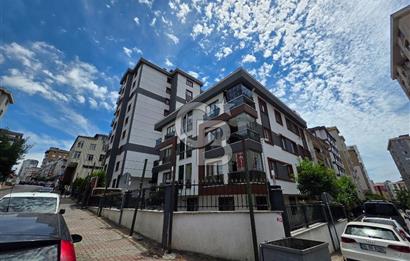 Şerifalide Site içerisinde Geniş ve Ferah Satılık 1+1 Daire