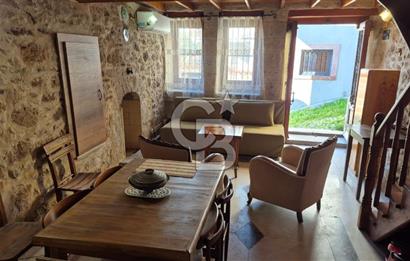 AYVALIK MERKEZ'DE TARİHİ DOKUDA KİRALIK EŞYALI MÜSTAKİL EV