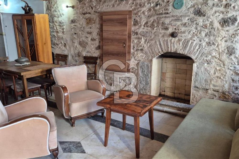 AYVALIK MERKEZ'DE TARİHİ DOKUDA KİRALIK EŞYALI MÜSTAKİL EV