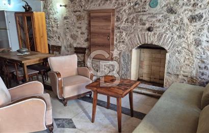 AYVALIK MERKEZ'DE TARİHİ DOKUDA KİRALIK EŞYALI MÜSTAKİL EV