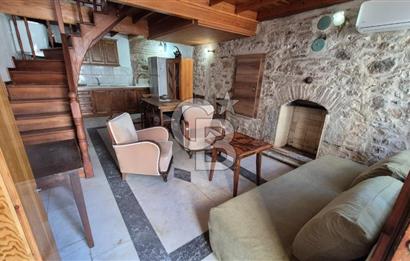 AYVALIK MERKEZ'DE TARİHİ DOKUDA KİRALIK EŞYALI MÜSTAKİL EV