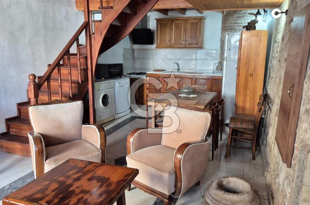 AYVALIK MERKEZ'DE TARİHİ DOKUDA KİRALIK EŞYALI MÜSTAKİL EV