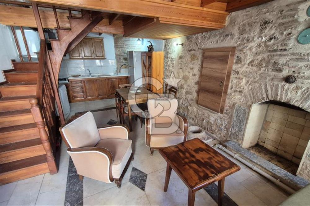 AYVALIK MERKEZ'DE TARİHİ DOKUDA KİRALIK EŞYALI MÜSTAKİL EV