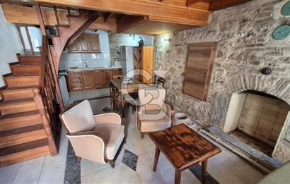 AYVALIK MERKEZ'DE TARİHİ DOKUDA KİRALIK EŞYALI MÜSTAKİL EV