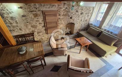 AYVALIK MERKEZ'DE TARİHİ DOKUDA KİRALIK EŞYALI MÜSTAKİL EV