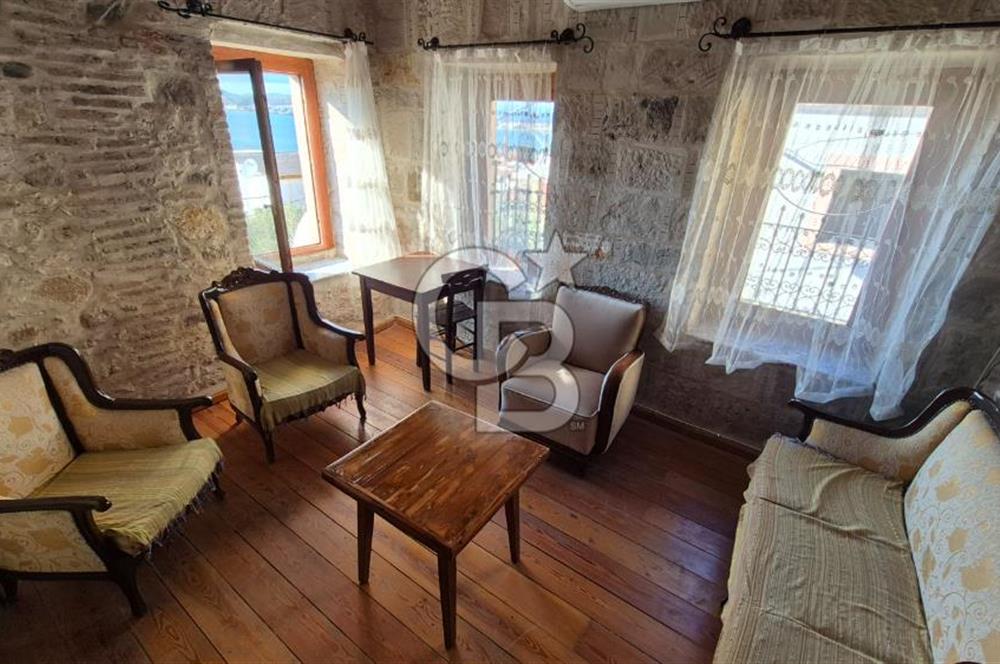 AYVALIK MERKEZ'DE TARİHİ DOKUDA KİRALIK EŞYALI MÜSTAKİL EV