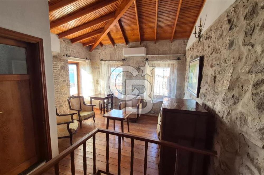 AYVALIK MERKEZ'DE TARİHİ DOKUDA KİRALIK EŞYALI MÜSTAKİL EV